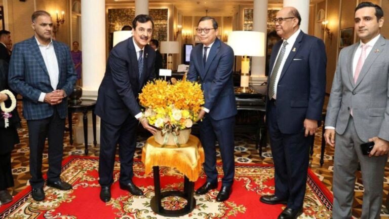 Yousuf Raza Gilani Cambodia visit